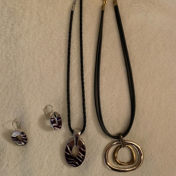 Two necklaces - Picture 2 of 11